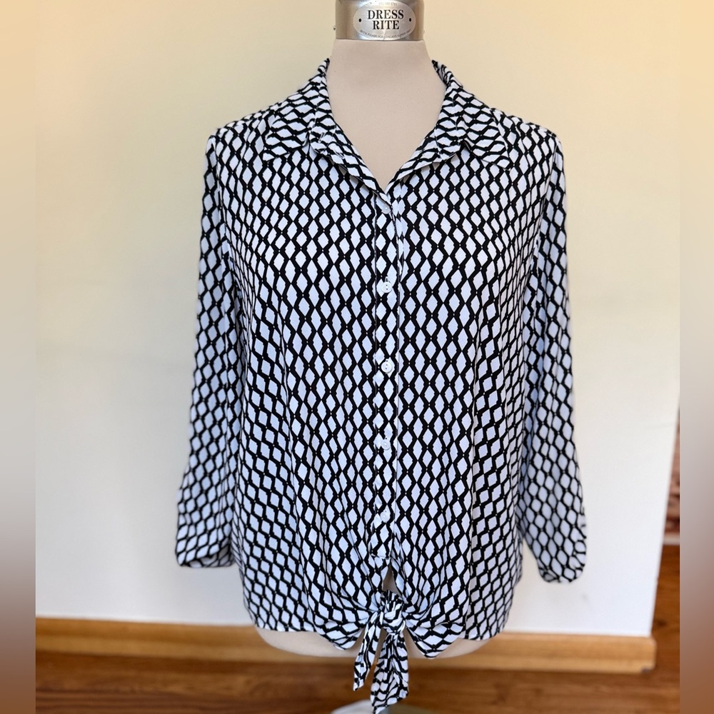 Peter Nygard Monochrome Geometric Top #127